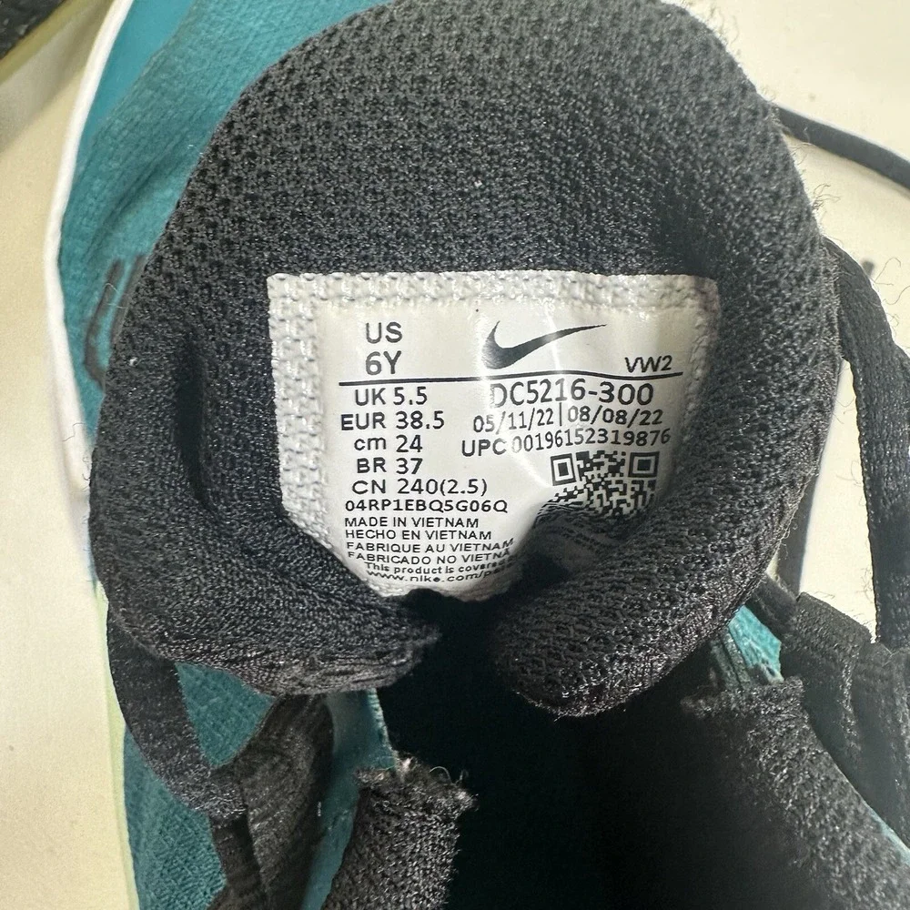 Nike boys air